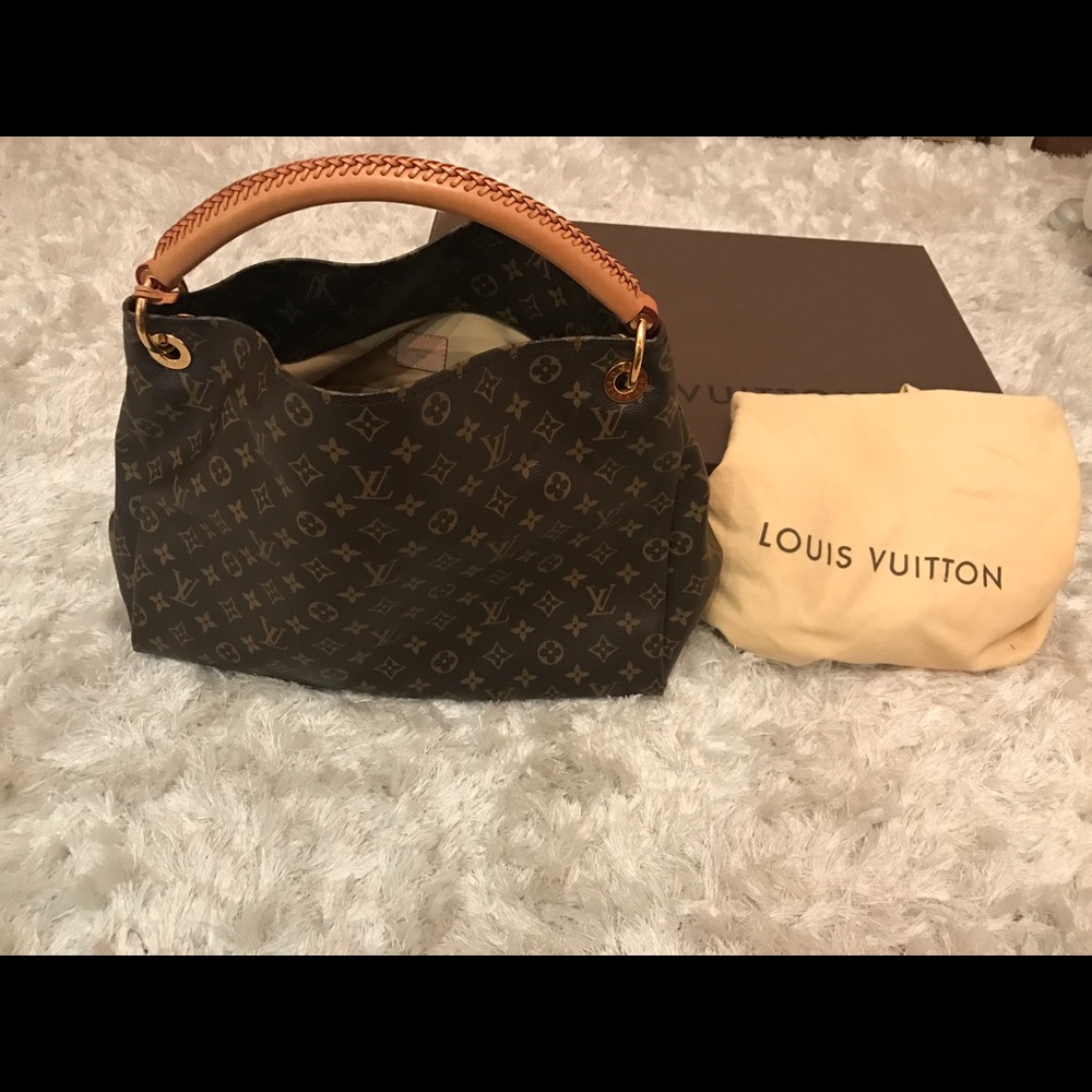 Louis Vuitton shoulder bag